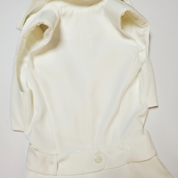 NWOT Lulus Posh and Flirty White Collared Cutout Sleeveless Romper Sz S - Picture 9 of 13